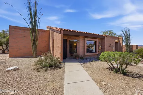 8647 N Little Oak Ln, Tucson, AZ 85704