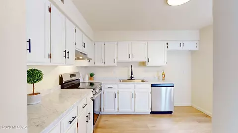 712 W Limberlost Dr #57, Tucson, AZ 85705