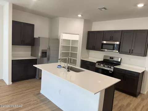 1118 S Grantham Dr, Vail, AZ 85641