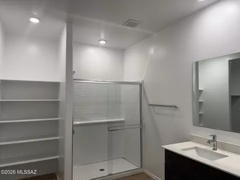 Bath - 1118 S Grantham Dr, Vail, AZ 85641 photo 1 of 1