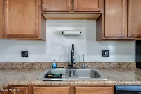 Kitchen - 9870 E Celeste Dr, Tucson, AZ 85730 photo 3 of 4