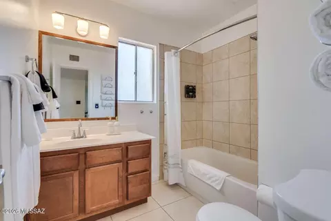 Bath - 9870 E Celeste Dr, Tucson, AZ 85730 photo 2 of 2