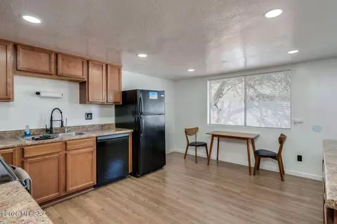 Kitchen - 9870 E Celeste Dr, Tucson, AZ 85730 photo 2 of 4