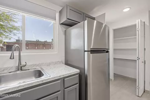 Kitchen - 3675 E Shepherd Pl, Tucson, AZ 85713 photo 5 of 6