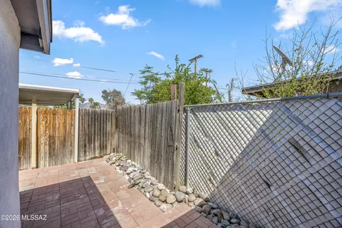 Exterior - 3675 E Shepherd Pl, Tucson, AZ 85713 photo 4 of 6