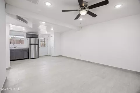 Living - 3675 E Shepherd Pl, Tucson, AZ 85713 photo 2 of 6
