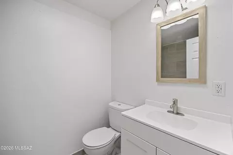 Bath - 3675 E Shepherd Pl, Tucson, AZ 85713 photo 1 of 2