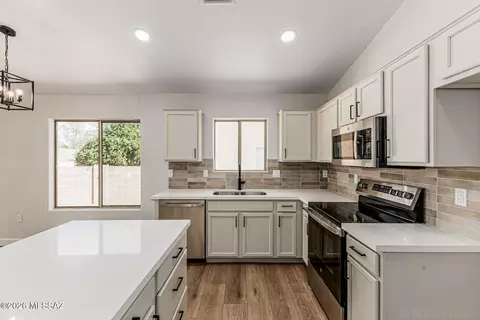 8046 W Misty Brook Pl, Tucson, AZ 85743
