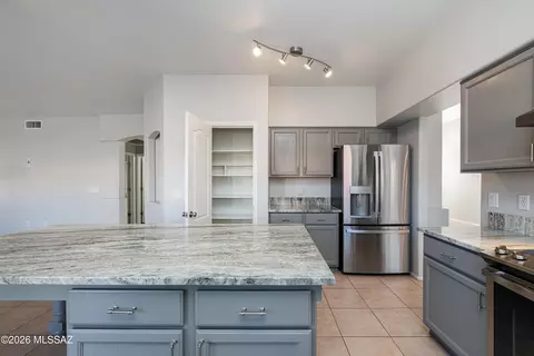 Kitchen - 9005 E Sugar Sumac St, Tucson, AZ 85747 photo 4 of 5