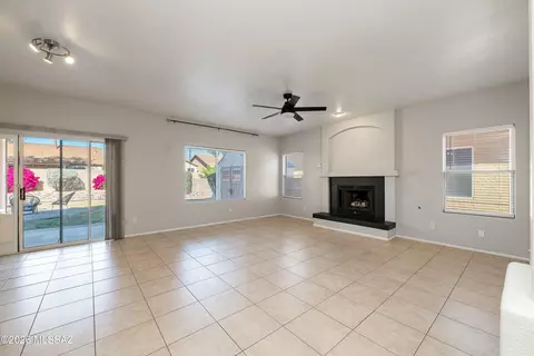 Living - 9005 E Sugar Sumac St, Tucson, AZ 85747 photo 2 of 4