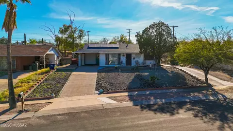2706 S Enchanted Hills Dr, Tucson, AZ 85713