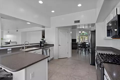 Kitchen - 761 W Grantham St, Vail, AZ 85641 photo 4 of 5