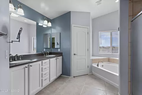Bath - 761 W Grantham St, Vail, AZ 85641 photo 2 of 3