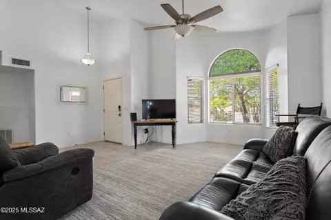 Living - 761 W Grantham St, Vail, AZ 85641 photo 2 of 5