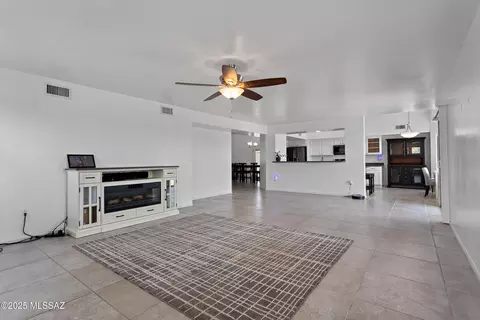 Living - 761 W Grantham St, Vail, AZ 85641 photo 1 of 5