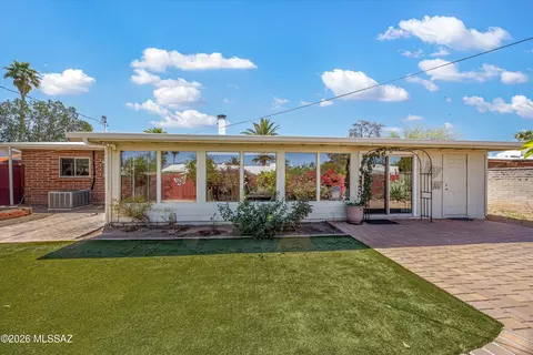 Exterior - 6021 Eli St, Tucson, AZ 85711 photo 4 of 9