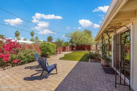 Exterior - 6021 Eli St, Tucson, AZ 85711 photo 6 of 9