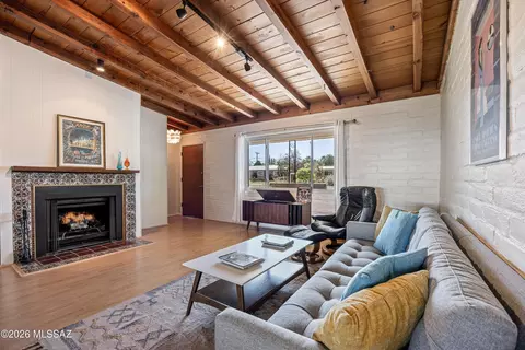 Living - 6021 Eli St, Tucson, AZ 85711 photo 4 of 5