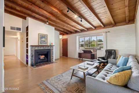 Living - 6021 Eli St, Tucson, AZ 85711 photo 2 of 5