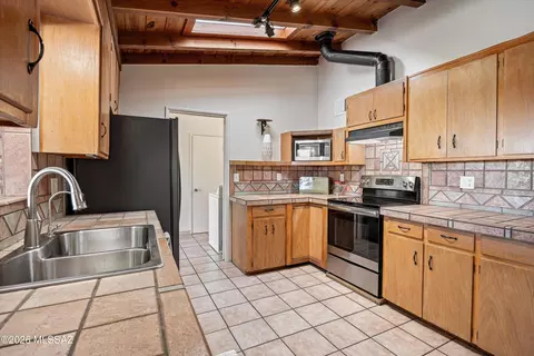 Kitchen - 6021 Eli St, Tucson, AZ 85711 photo 5 of 5