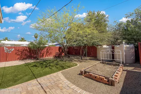 Exterior - 6021 Eli St, Tucson, AZ 85711 photo 7 of 9