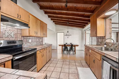 Kitchen - 6021 Eli St, Tucson, AZ 85711 photo 2 of 5