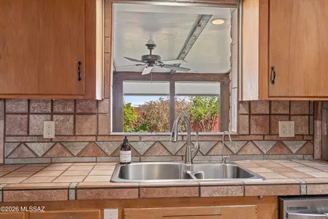 Kitchen - 6021 Eli St, Tucson, AZ 85711 photo 3 of 5