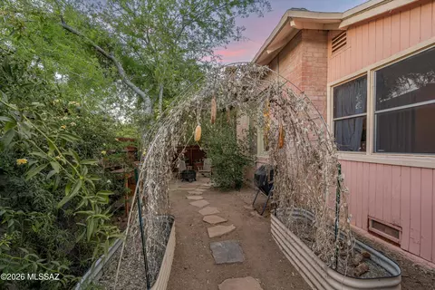 Exterior - 314 E 2nd St, Tucson, AZ 85705 photo 7 of 11