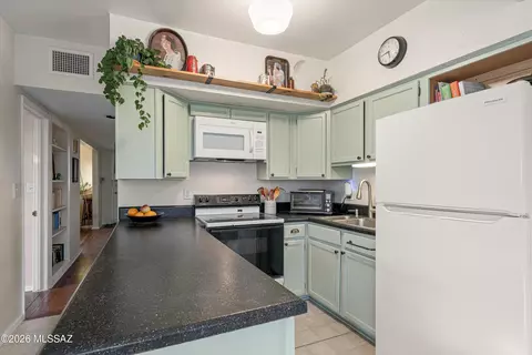 Kitchen - 314 E 2nd St, Tucson, AZ 85705 photo 3 of 5