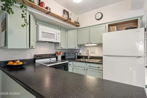 Kitchen - 314 E 2nd St, Tucson, AZ 85705 photo 2 of 5