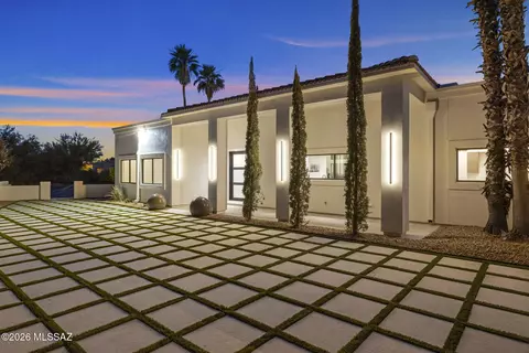 295 W Valle Del Oro Rd, Oro Valley, AZ 85737