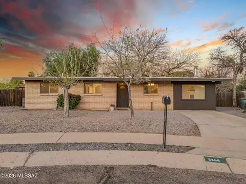 2568 W Calle Genova, Tucson, AZ 85745