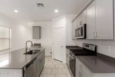Kitchen - 12727 E Joffroy Dr, Vail, AZ 85641 photo 1 of 4