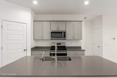 Kitchen - 12727 E Joffroy Dr, Vail, AZ 85641 photo 3 of 4