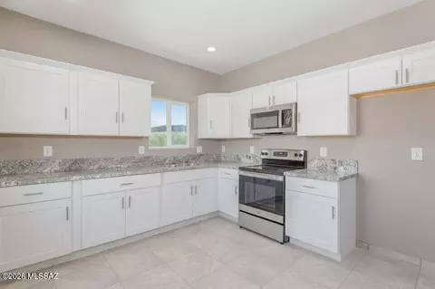 Kitchen - 8041 Escalante Rd, Tucson, AZ 85730 photo 1 of 3