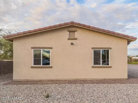 Exterior - 8041 Escalante Rd, Tucson, AZ 85730 photo 4 of 5