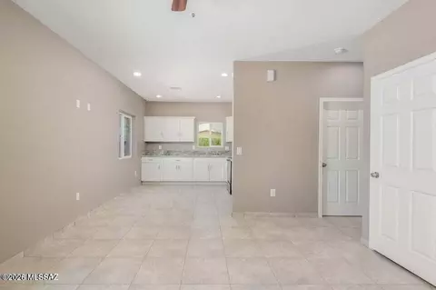 Entry Way - 8041 Escalante Rd, Tucson, AZ 85730 photo 2 of 3
