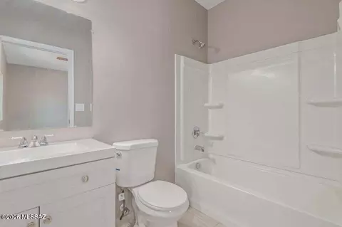 Bath - 8041 Escalante Rd, Tucson, AZ 85730 photo 2 of 3