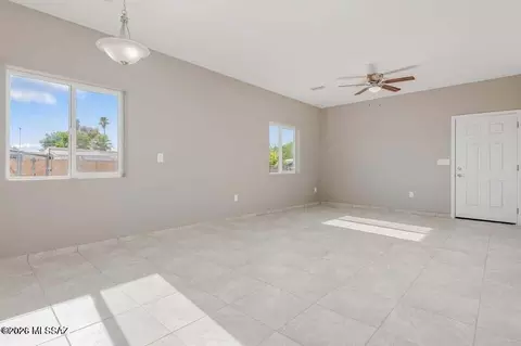 Living - 8041 Escalante Rd, Tucson, AZ 85730 photo 2 of 3