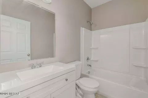Bath - 8041 Escalante Rd, Tucson, AZ 85730 photo 3 of 3