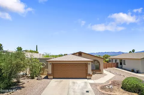 184 E Camino De Diana, Green Valley, AZ 85614