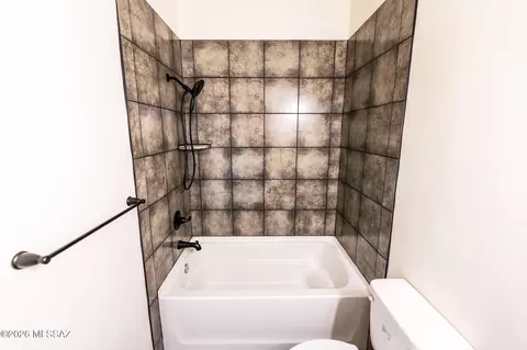 Bath - 276 E Rincon Ln, Benson, AZ 85602 photo 5 of 9