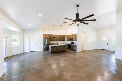 Living - 276 E Rincon Ln, Benson, AZ 85602 photo 1 of 2