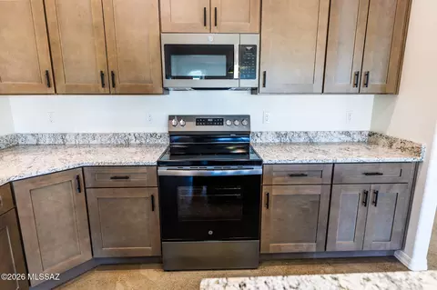 Kitchen - 276 E Rincon Ln, Benson, AZ 85602 photo 3 of 6