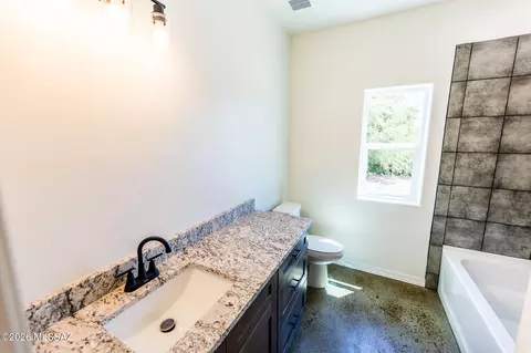 Bath - 276 E Rincon Ln, Benson, AZ 85602 photo 1 of 9