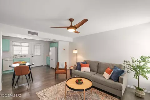 184 S La Canada Dr #B, Green Valley, AZ 85614