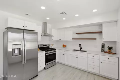 4555 E 10th St, Tucson, AZ 85711