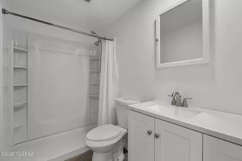 Bath - 4657 E 29th St, Tucson, AZ 85711 photo 1 of 1