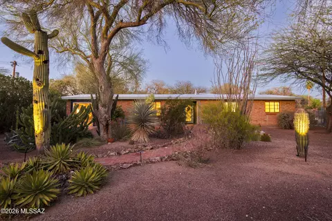 2825 E Pompeii Cir, Tucson, AZ 85716