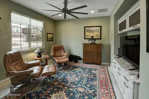 10261 E Iron Horse Trl, Tucson, AZ 85747